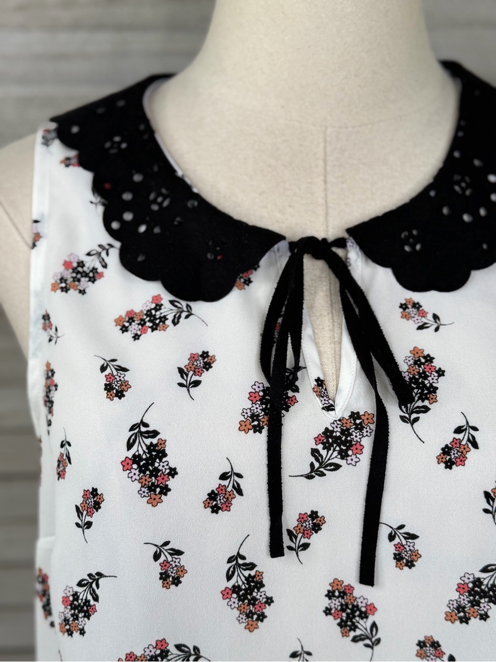 LAUREN CONRAD Coquette Cowgirl Cottage Floral Tank Top w Scalloped Collar-Small - Picture 2 of 3